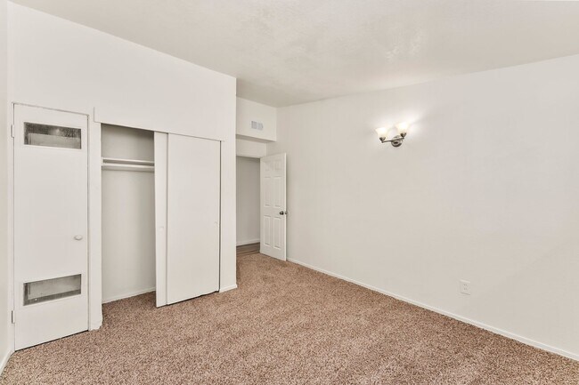Building Photo - 6429 Stoneman Dr