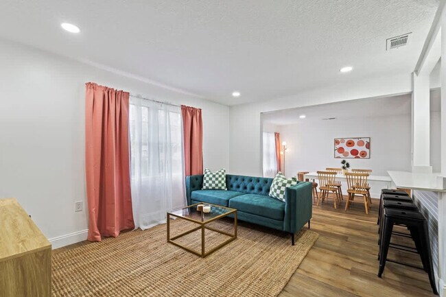 Foto del edificio - 2405 Peach Dr