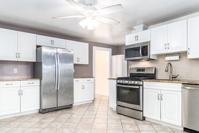 Foto del edificio - 32 Pulaski St