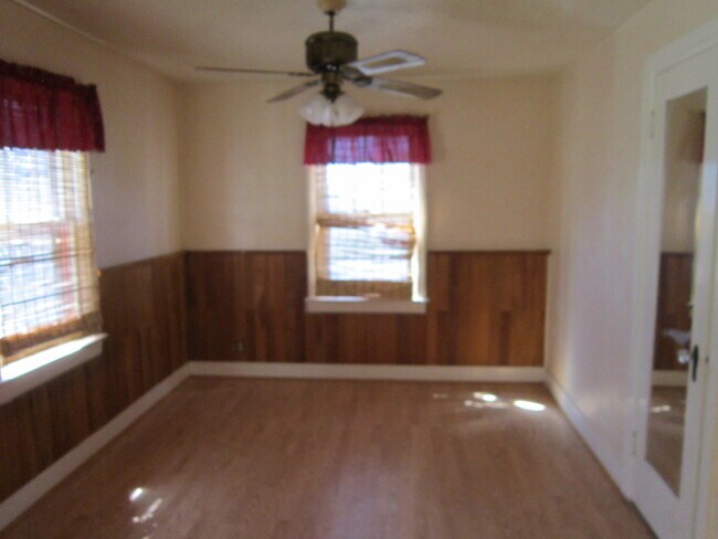 Building Photo - 4005 Shasta Way - Garbage and Sewer Included