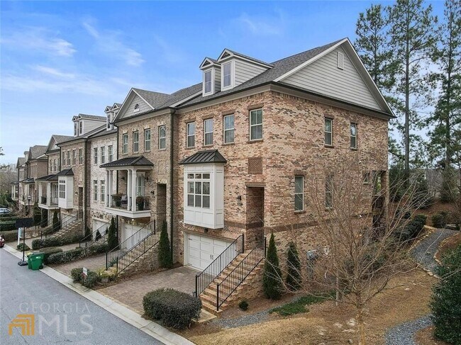 Building Photo - 827 Canterbury Rd NE