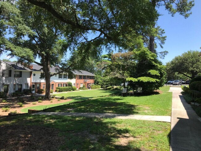 Building Photo - 2846 Walton Way