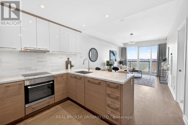 Building Photo - 488 University Ave