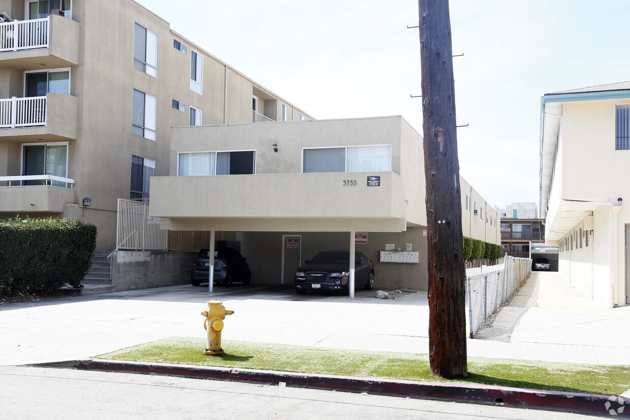 Primary Photo - 3755 Clarington Ave