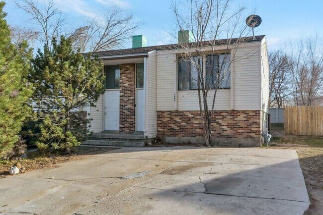 Foto del edificio - Spacious West Valley Duplex