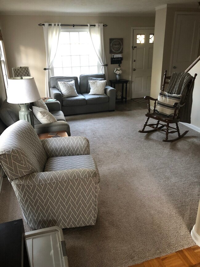 LIvingroom 1104 - 1100 S 37th St