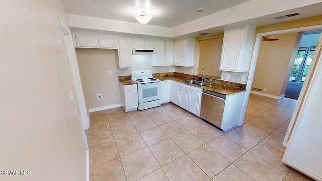 Building Photo - 2585 Northshore Ln