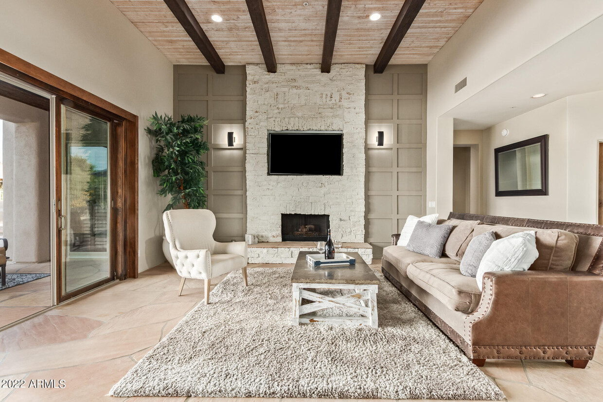 Primary Photo - 11123 E Monument Dr