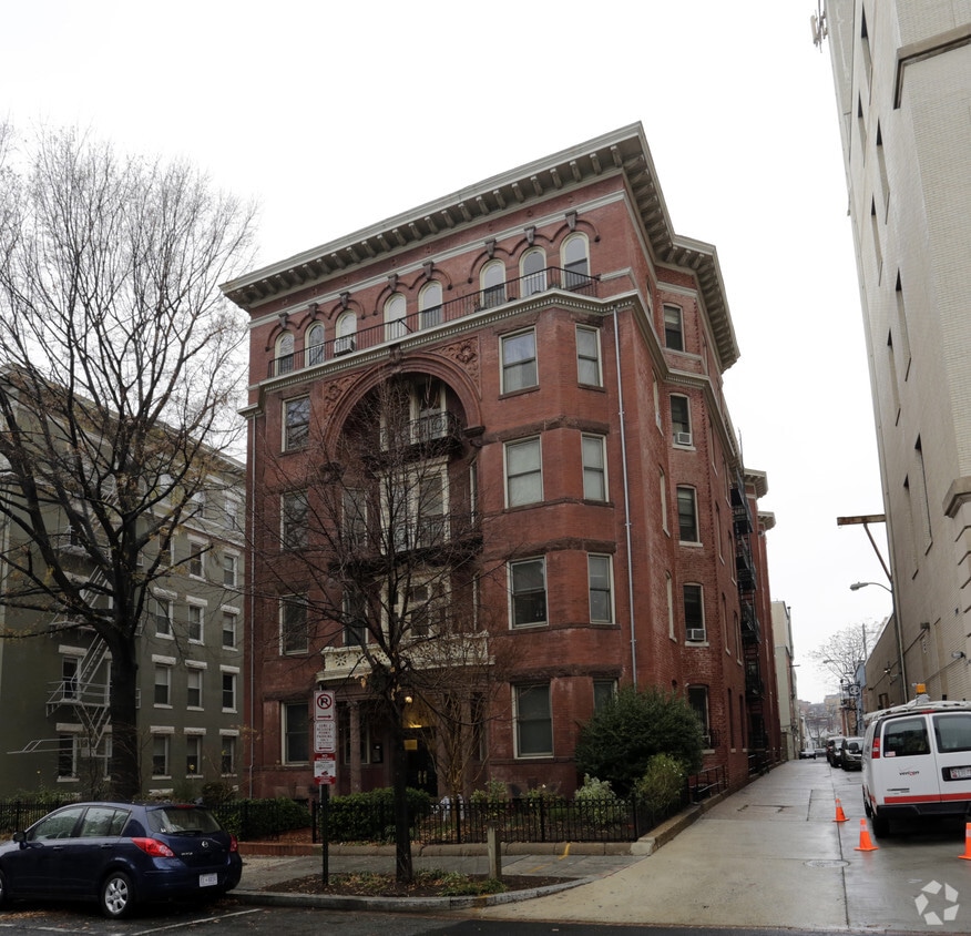 Building Photo - 1419 R St NW