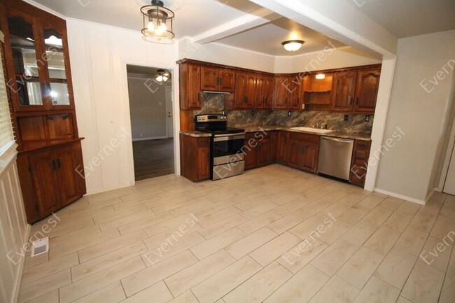 Foto del edificio - 133 E Maple St
