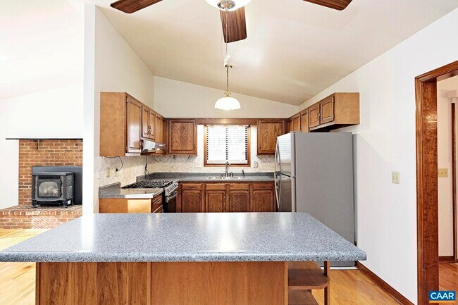 Foto del edificio - 7160 Burnt Mountain Rd