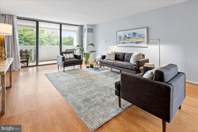 Foto del edificio - 6101 Edsall Rd