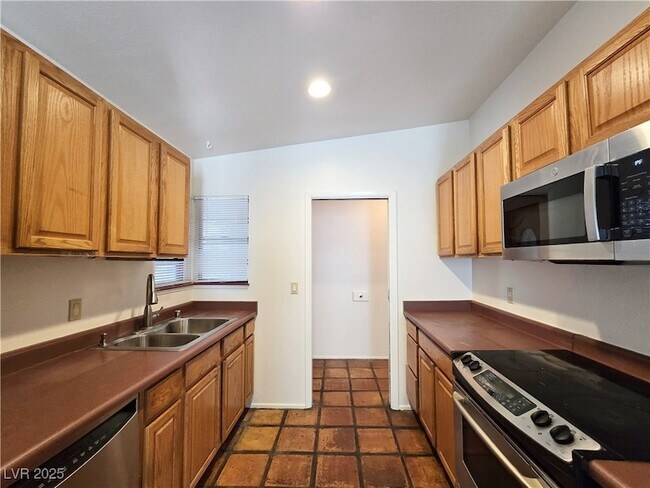 Foto del edificio - 6346 Bullion Blvd