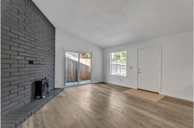 Building Photo - 3944-3944 Renick Way