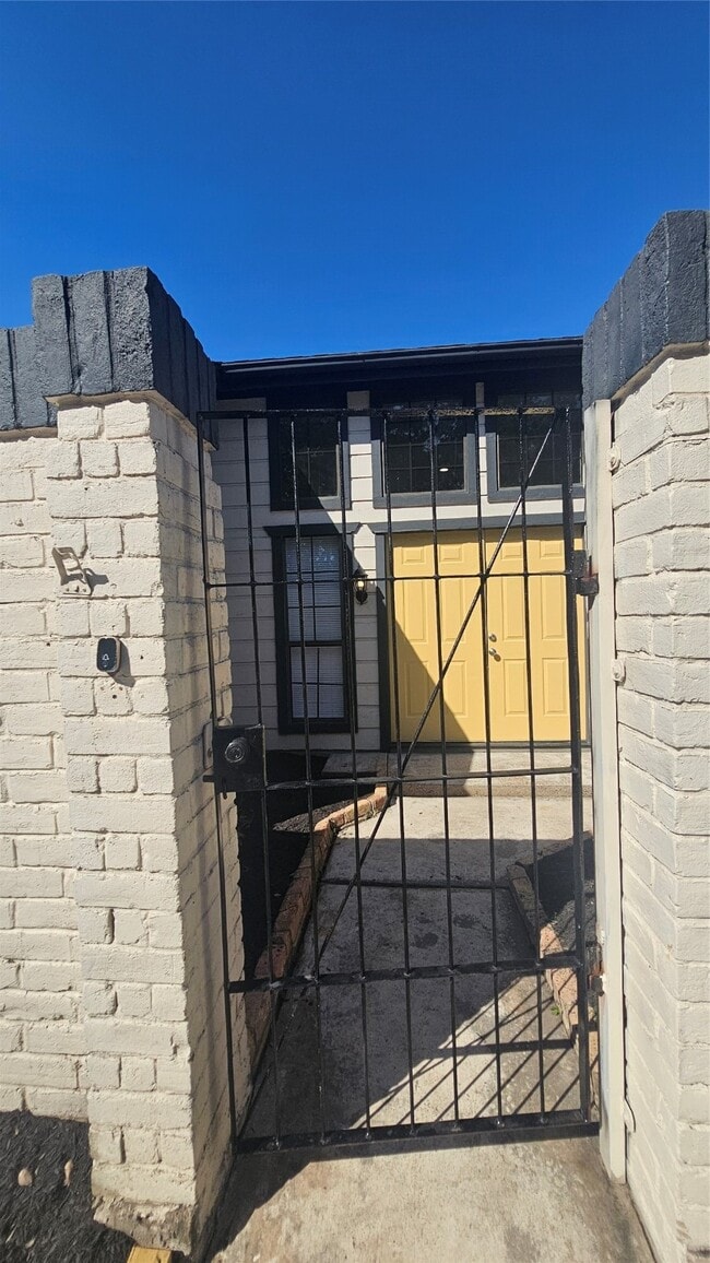 Building Photo - 4102 Lemon Tree Ln