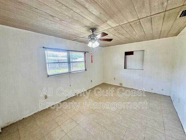 Building Photo - 4411 26th Ave E