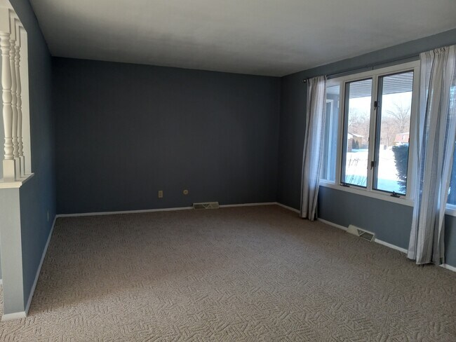 Livingroom - 3306 N Molleck Dr