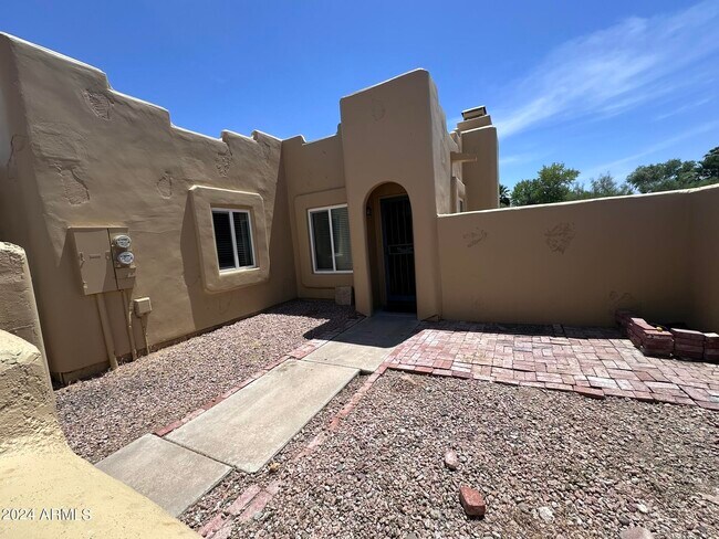 Foto del edificio - 16421 E Ashbrook Dr