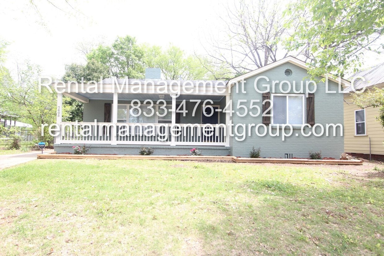 Primary Photo - Large 3 Bedroom 2 Bath - New On The Market...