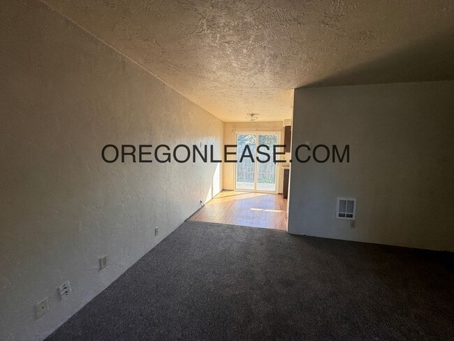 Building Photo - 1754/1756 Rainbow