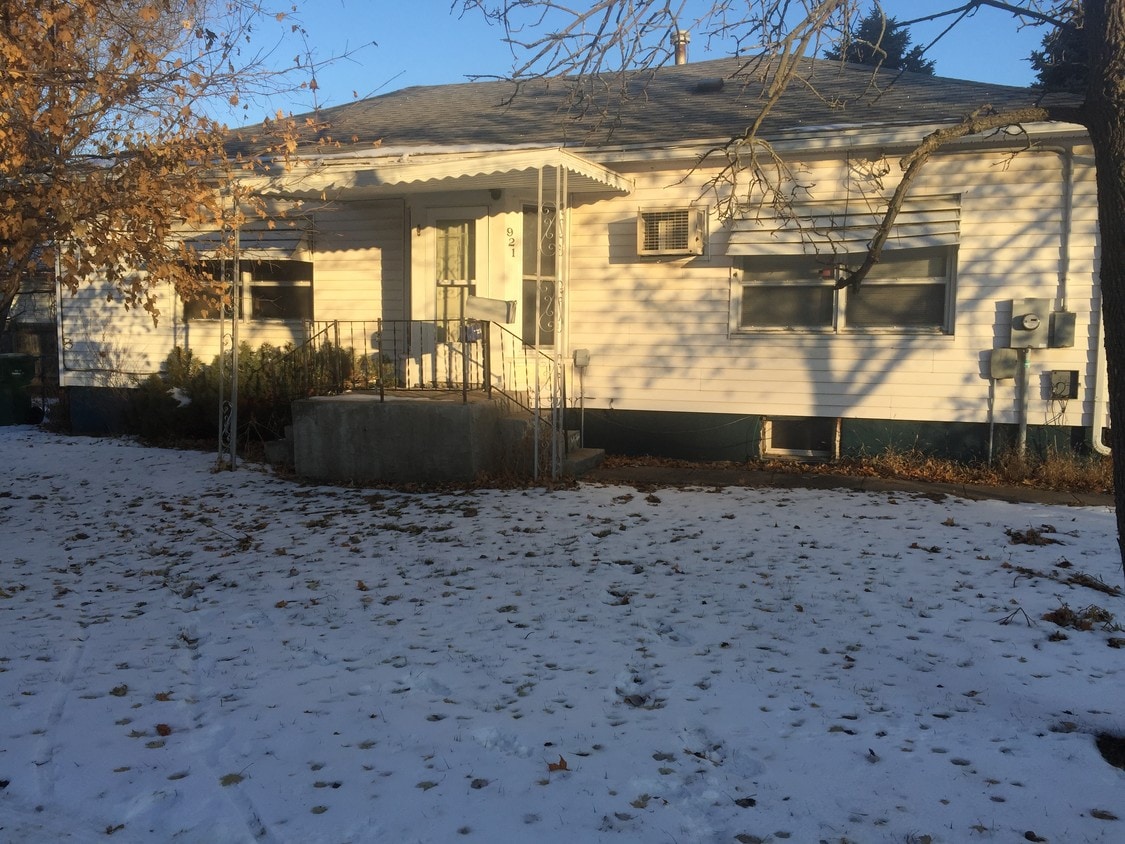 921 3rd Ave, Brookings, SD 57006 House for Rent in Brookings, SD