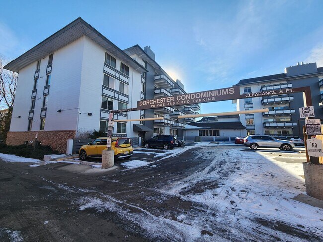 Building Photo - Gorgeous 1 Bed 1 Bath Condo In Fantastic L...