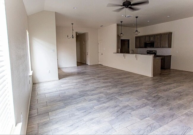 Building Photo - Escape the Ordinary in Viridian Townhomes!