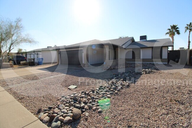 Building Photo - 227 W Taro Ln