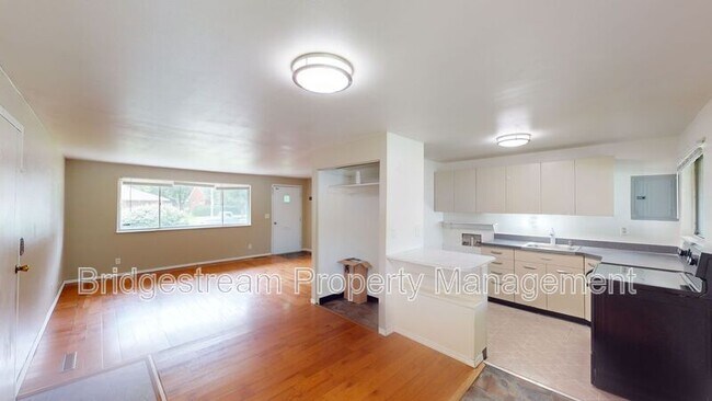 Foto del edificio - 5690 Tomberg St