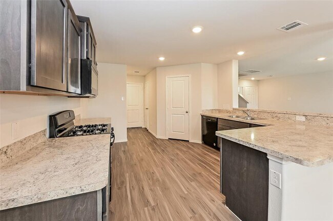 Building Photo - 2130 Middle Rdg Dr