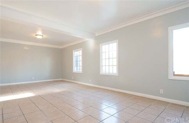 Foto del edificio - 111 W 40th Pl