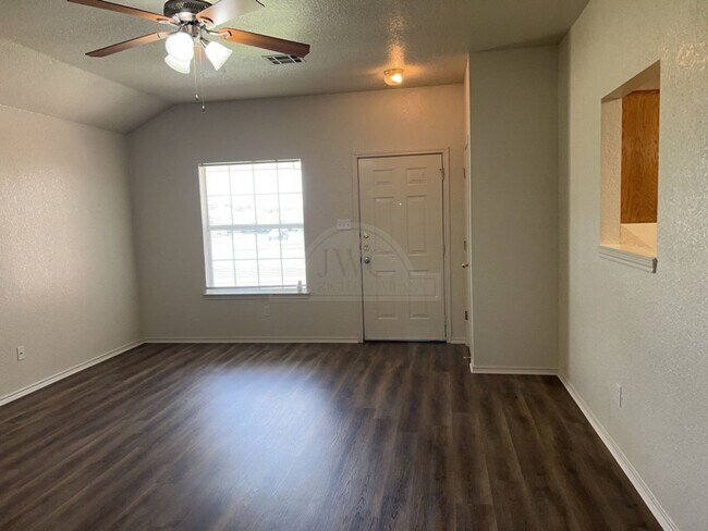 Building Photo - 2601 Lucille Dr