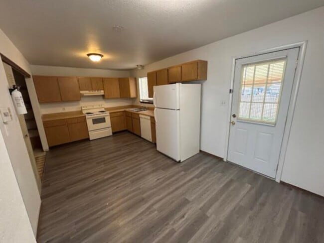 Building Photo - Cute Apartment!!!