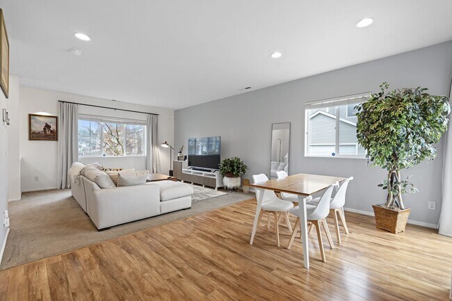 Foto del edificio - Spacious 3-Bedroom Home on Quiet Court in Spanaway