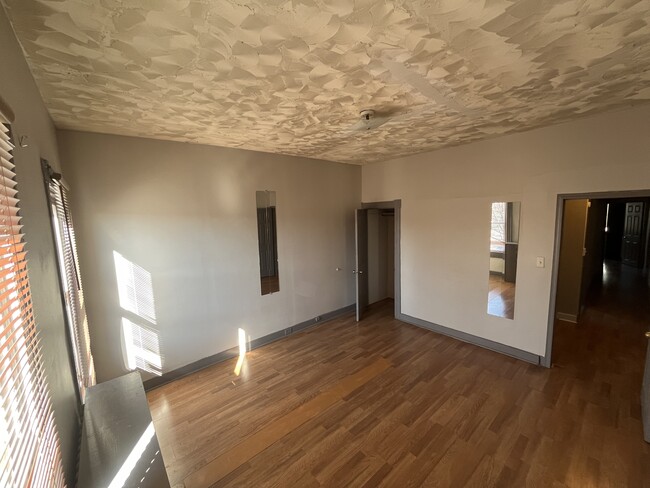 Building Photo - 535 N Streeper St