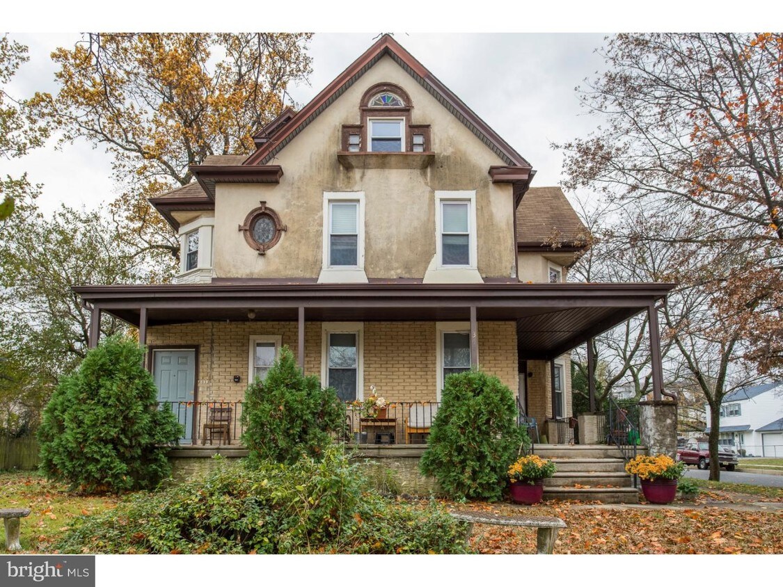 Primary Photo - 354 River Dr