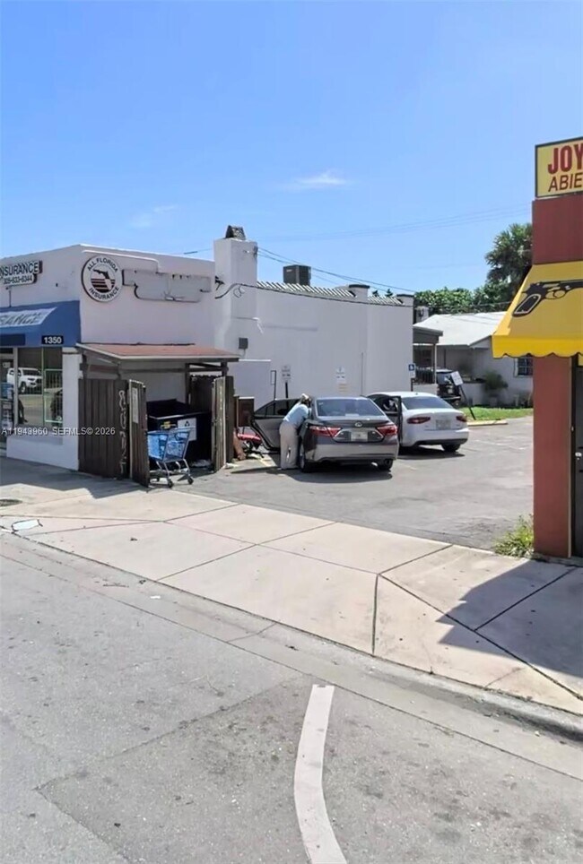 Foto del edificio - 1354 NW 36th St