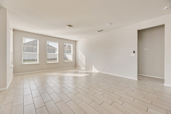 Foto del edificio - 5913 Hopkins Dr