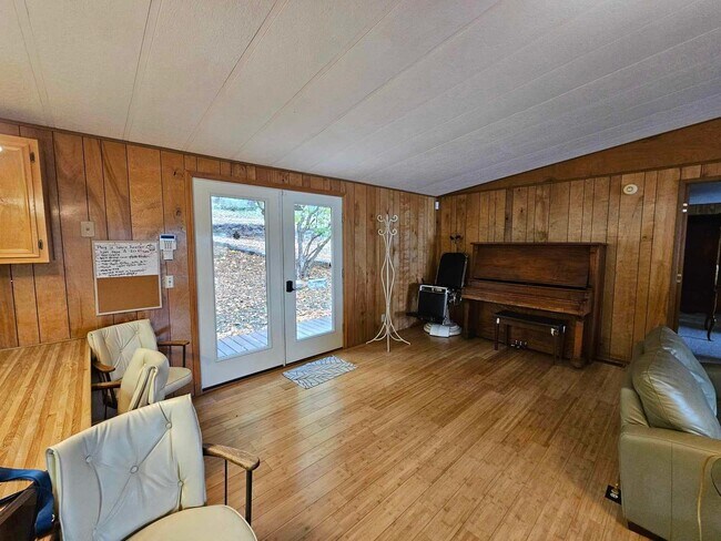 Building Photo - Lake front on Kings Point-Winter Rental Only Available September 1st through End of May 2026