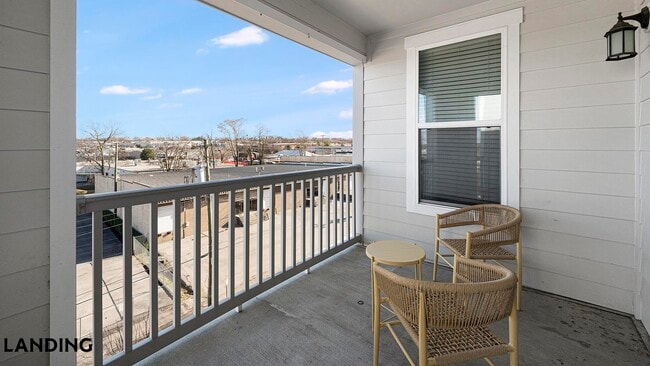 Foto del edificio - 225 Walden Village Ln