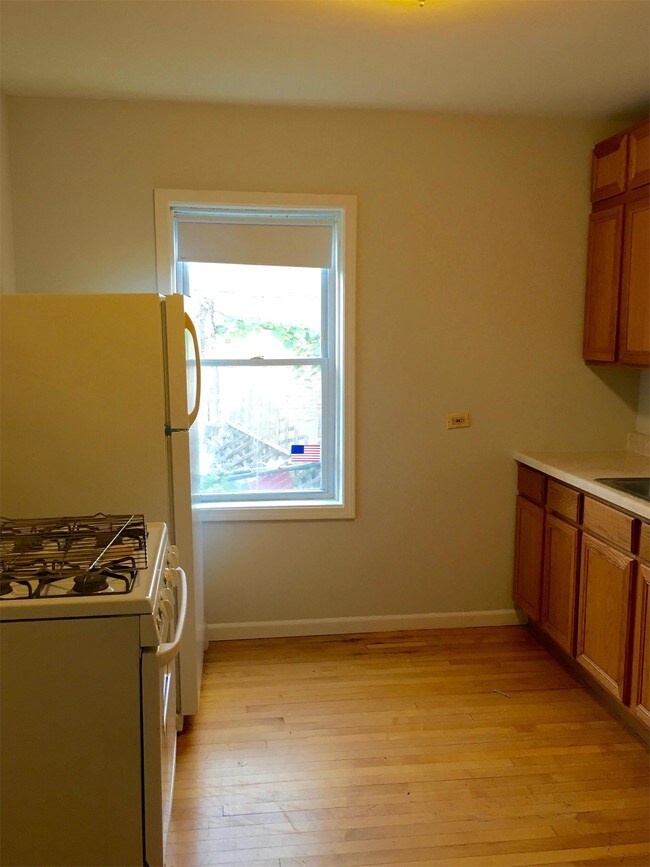 Foto del edificio - 5228 W Belmont Ave