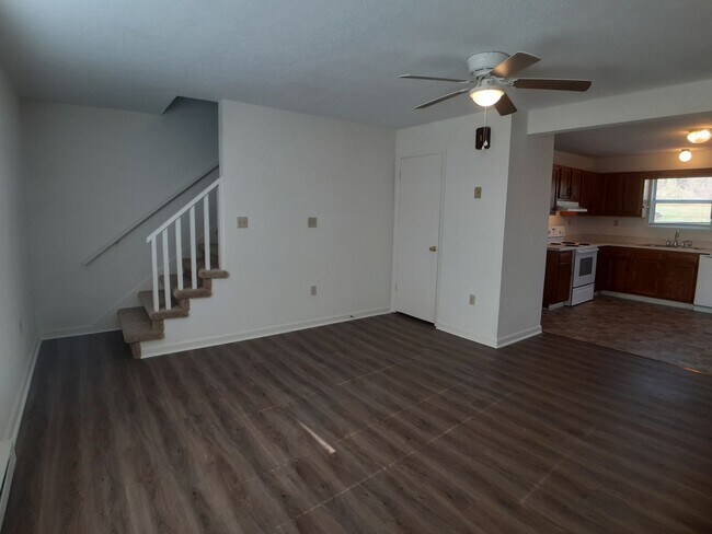 Building Photo - Christiansburg, 3 BR / 2.5 BA, Available M...