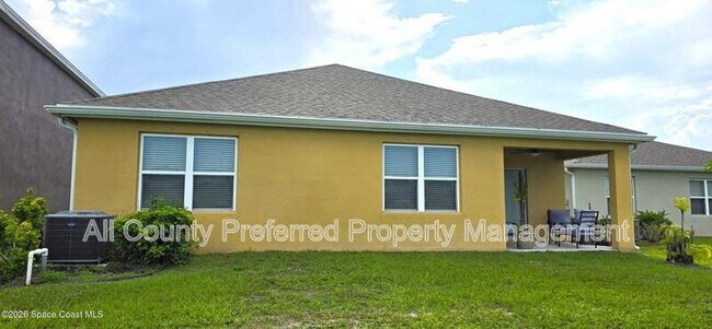 Building Photo - 242 Guinevere Dr SW
