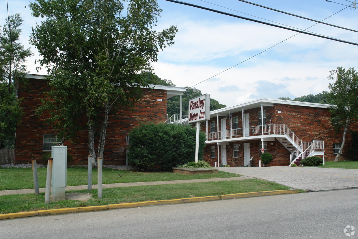 Primary Photo - Westmoreland Apartments