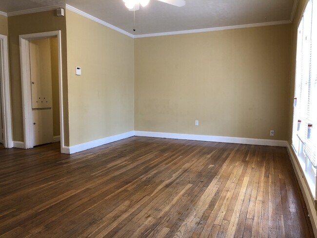 Foto del edificio - Move In Special!!! First Full Month Free!!!