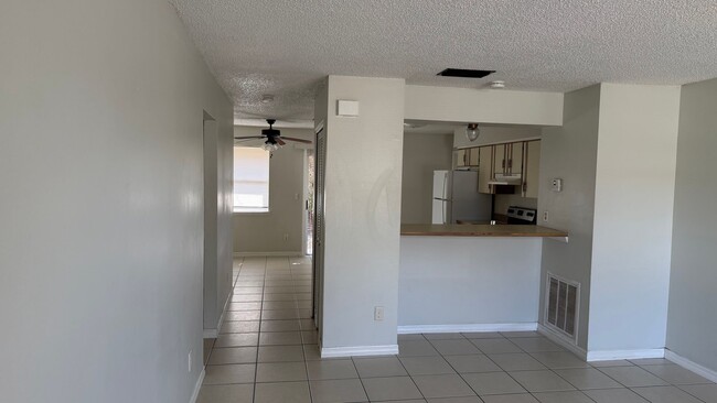 Building Photo - Two bedroom one bathroom, one car garage