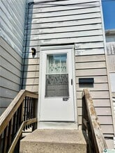 Building Photo - 206 W Main St