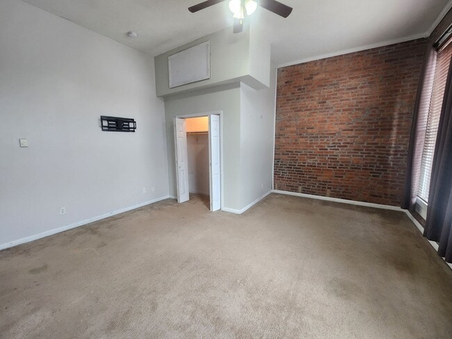 Building Photo - COTT 111