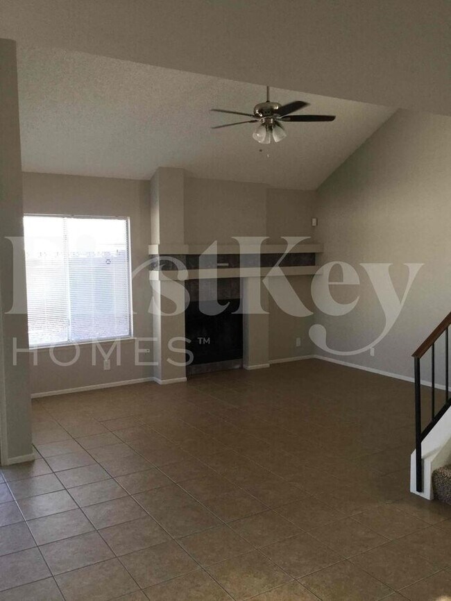 Building Photo - 2368 Valley Dr