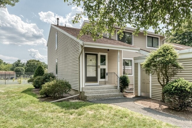 Photo - 592 Mountain Rd Townhome